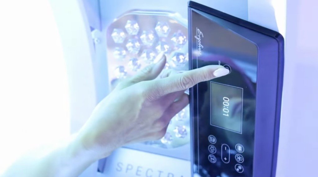 Interior Easy Control display on the Pulse 40/3 PLT